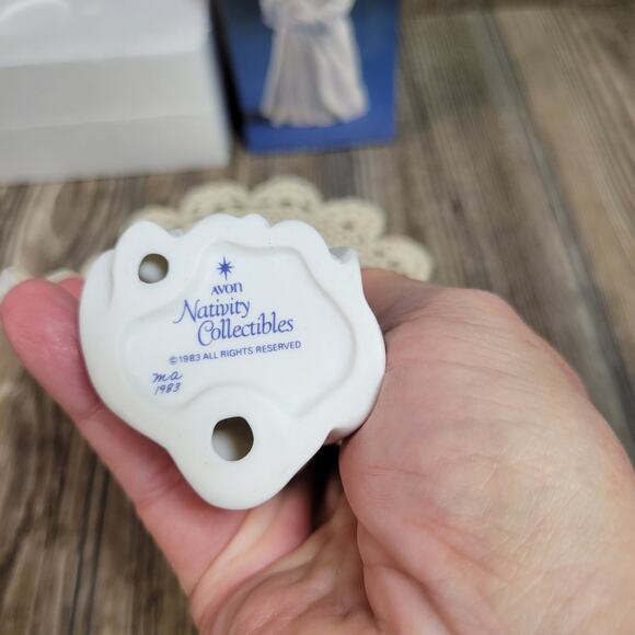 Vintage Avon Nativity Shepherd Boy Porcelain Figurine w Box 1983 - Picture 5 of 5